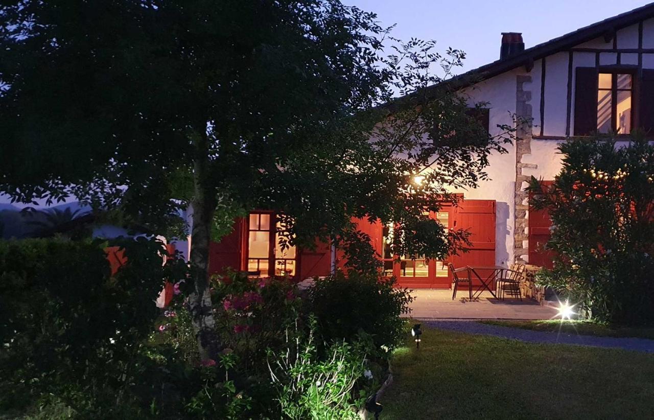 Bed and Breakfast La Ferme D'Ika Сен-Жан-де-Люз Екстер'єр фото